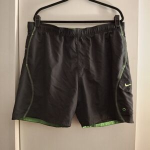 Nike Men's Black and Green Sports Shorts